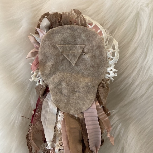 Handmade floral pin/ corsage - Picture 2 of 3